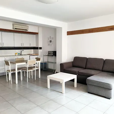 Flats Friends Tetuan شقة *